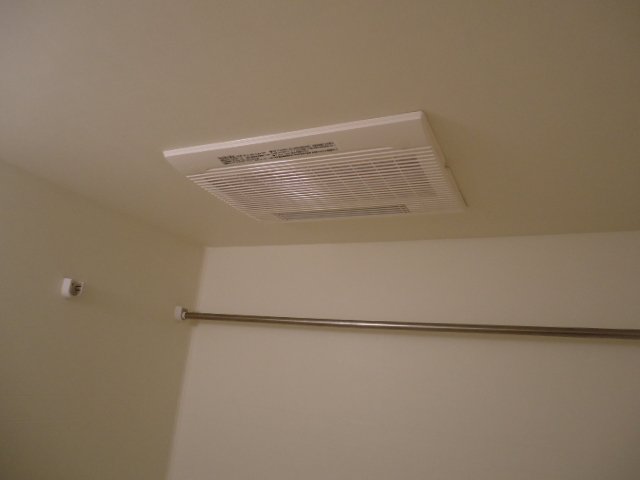 サンモール湘南105号室 浴室乾燥機