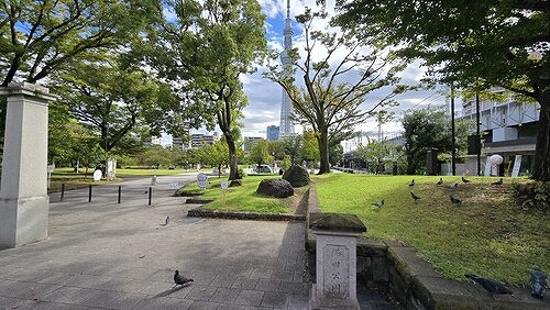 ライオンズマンション駒形 春の川沿いは桜の見どころにぎわいます。