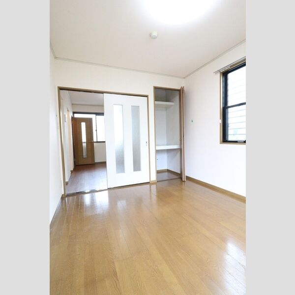 コンフォール 洋室の物入れ(リフォーム前)