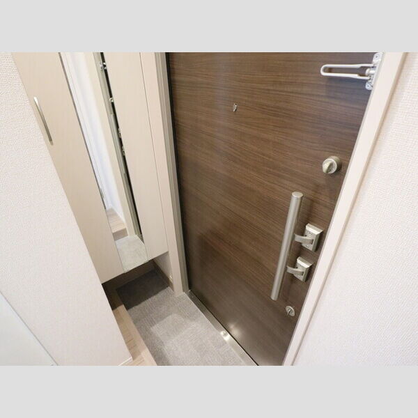 Free106号室 玄関