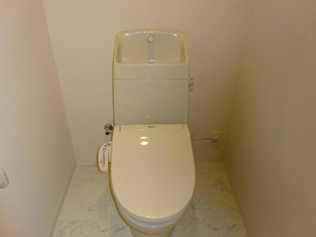 リヴァージュ登戸202号室 シャワー付トイレ