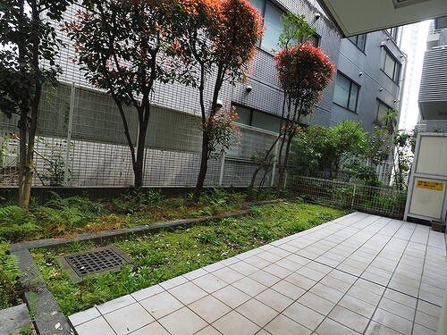 サンクタス四谷・曙橋ルーセンシティ2階 テラス８.６２㎡・専用庭１２.６５㎡