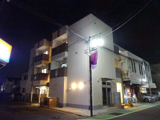 Ｓａｕｄａｄｅ　-サウダージ- 外観写真（夜）
