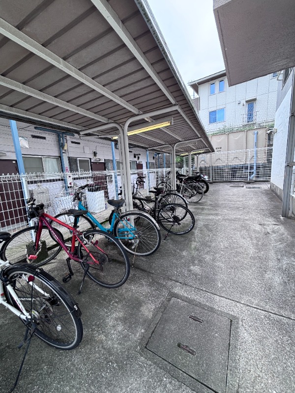 パティオ市ヶ尾3階 大型バイクも駐輪可