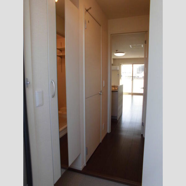 メルヴェーユ三郷中央　B302号室 玄関