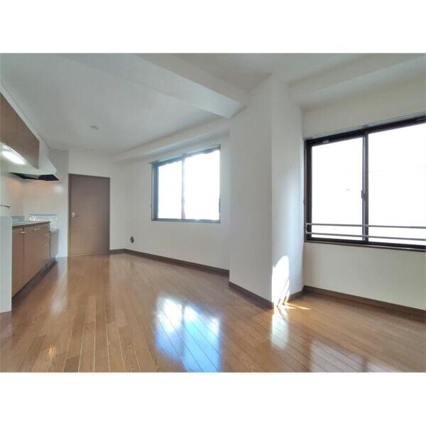 YNビル リビング