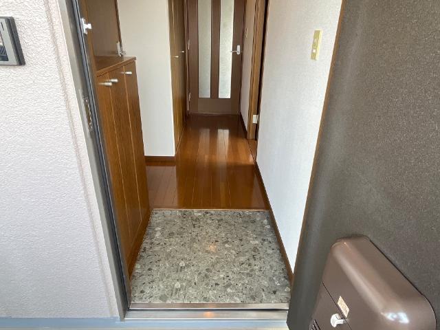 ウィンディヒルズ205号室 玄関