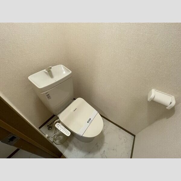 アリュール　B203号室 トイレ　温水洗浄暖房便座