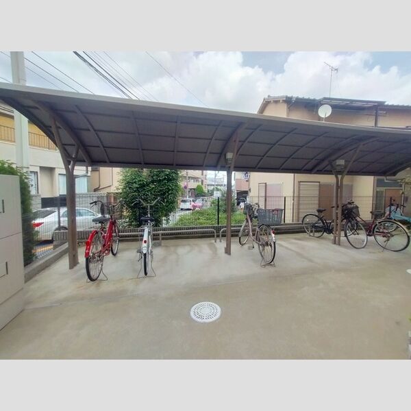 メゾンドール303号室 駐輪場