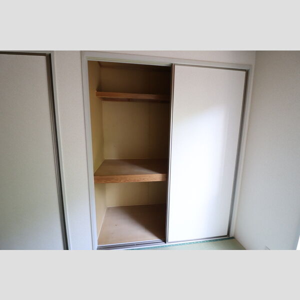 小川荘1号棟 押入れ