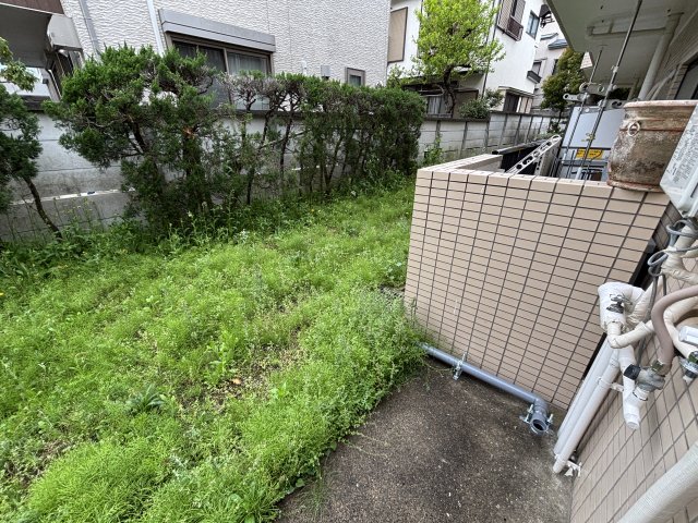 ロックハイツ100号室 庭