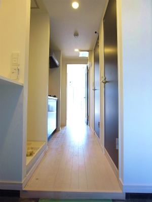 リブリ・La glycine4階 玄関