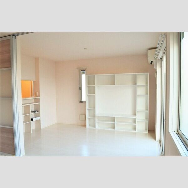 マ・メゾン101号室 洋室(別角尾)