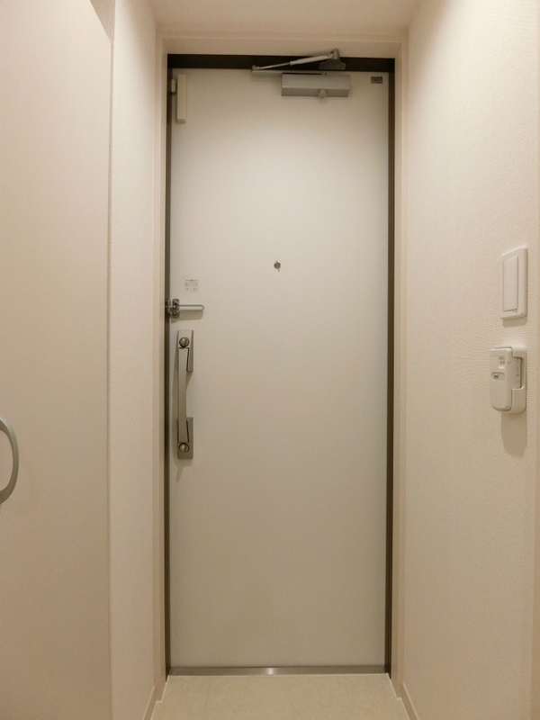 リブリ・リポウズ 玄関