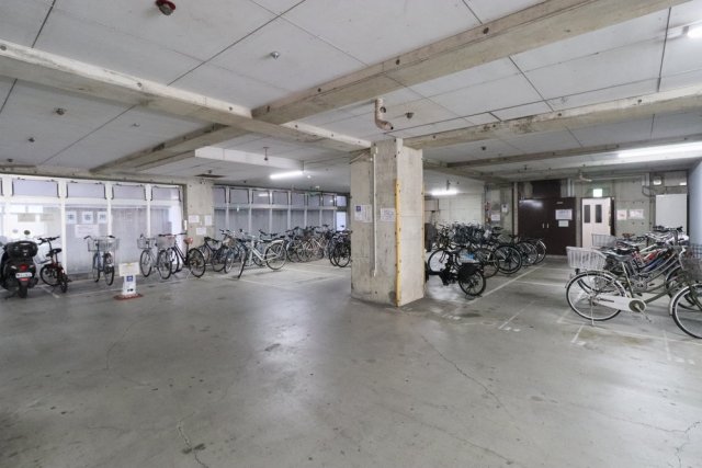 セザールプラザ府中3階 駐輪場