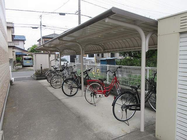 レオパレスドゥジェーム102号室 駐輪場