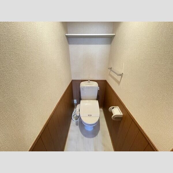 サンモール六実103号室 トイレ　温水洗浄暖房便座