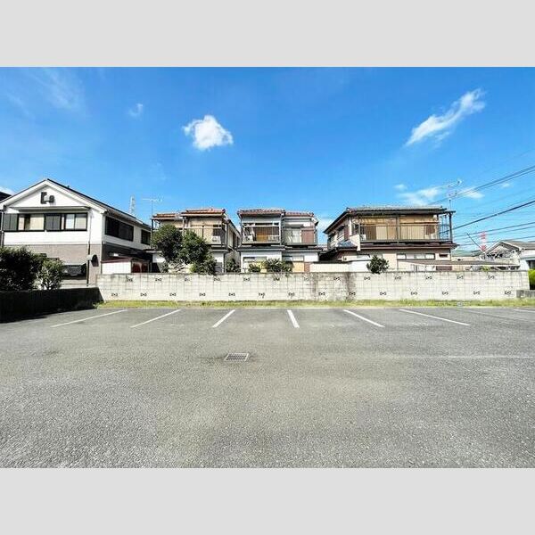 エクレール宮本 駐車場