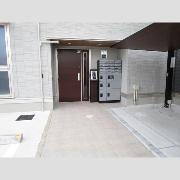 D-Raffine302号室 オートロック付きエントランス