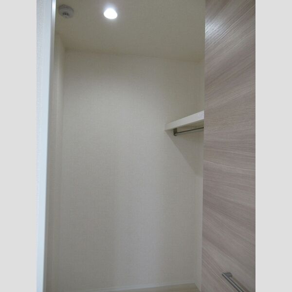 ソル ド レーヴ アッシュ302号室 ウォークインクローゼット