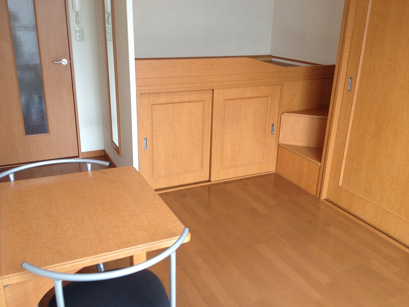 レオパレスシャトラン リビング