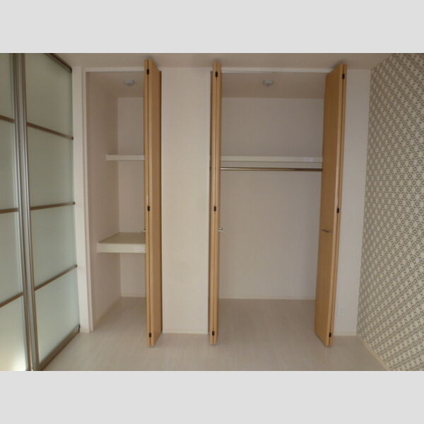 Bienestar 洋室クローゼット