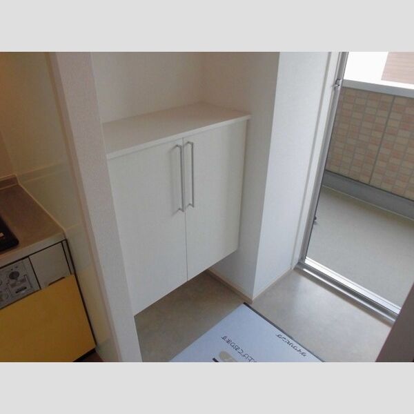 フローラルガーデン206号室 ■玄関と下駄箱です■