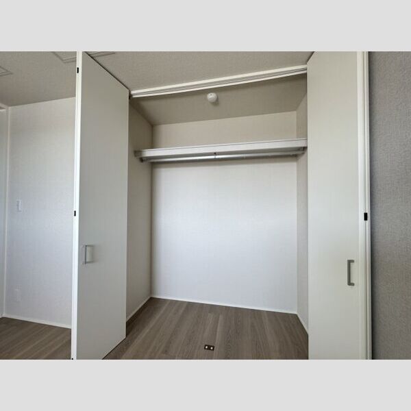 グリナージュ　リリア402号室 洋室クローゼット♪