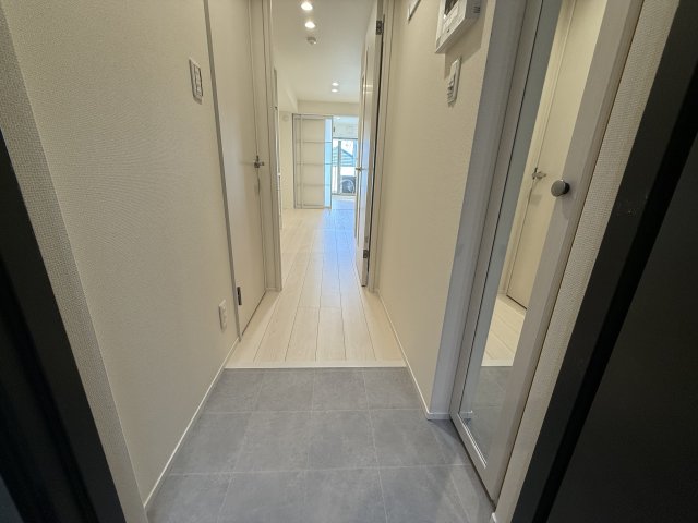 Ｍｉｌｅｓｔｏｎｅ　Ｓａｓａｚｕｋａ0302号室 玄関