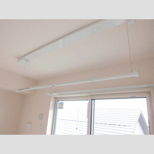 メゾンエミールⅠ202号室 室内物干し