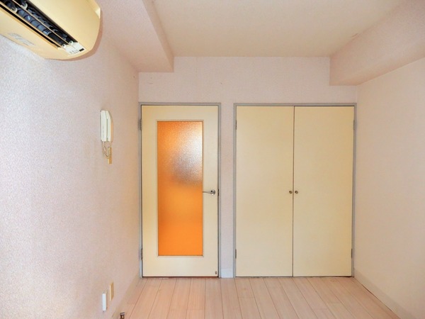 ミュージアム・コンド・百合ヶ丘101号室 リビング