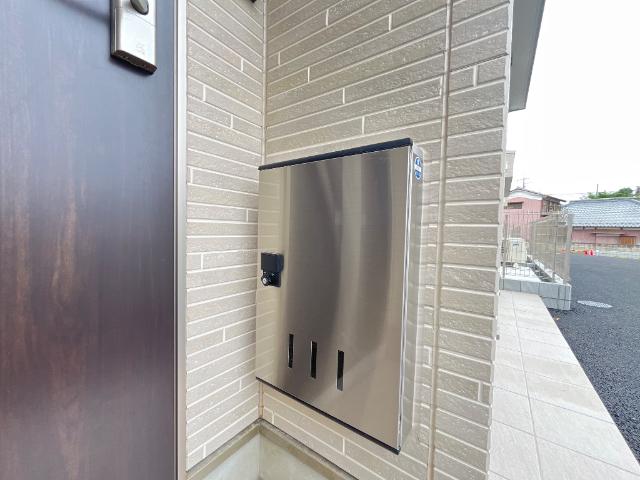 ノイエプルーシア 宅配ボックス