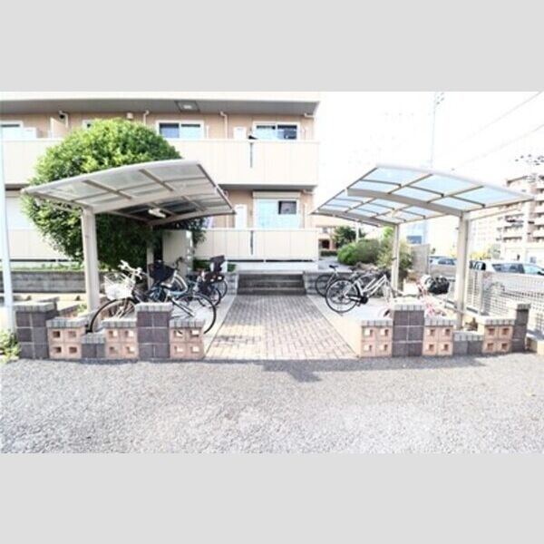ラヴィエール301号室 駐輪場