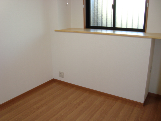 ヴィアーレ・ガーナ103号室 洋室