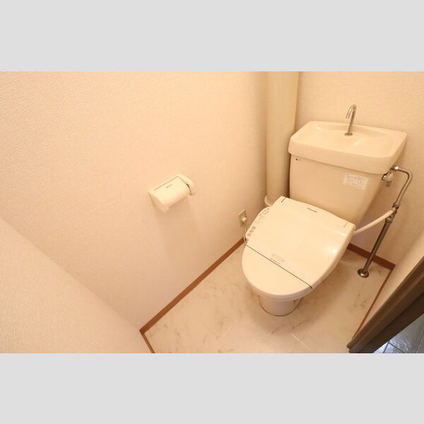 ファーストコーポ幕張本郷0302号室 温水洗浄便座