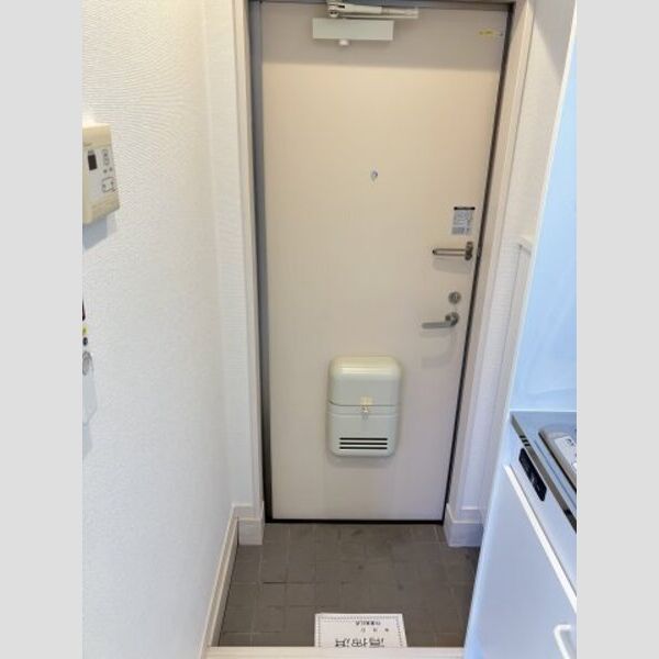 セレーノ井土ヶ谷202号室 玄関