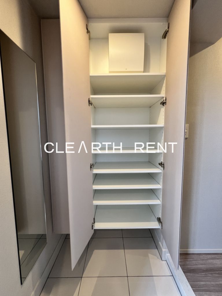 コンシェリア目黒本町 ＴＨＥ ＲＥＳＩＤＥＮＣＥ3階 玄関