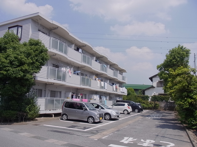 ファミーユ浜野0304号室 目の前が駐車場ですよ