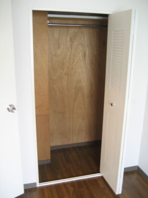 引地台ハイツ0102号室 洋室１　収納　※別号室の参考写真です(現況優先・仕様違いの場合あり)