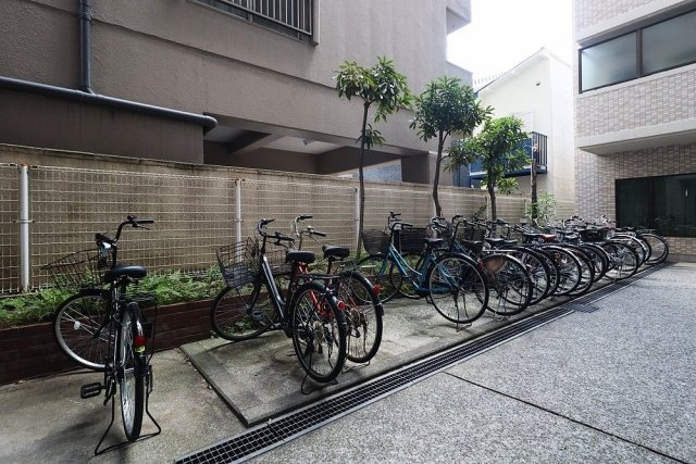 日神パレス平和島4階 駐輪場