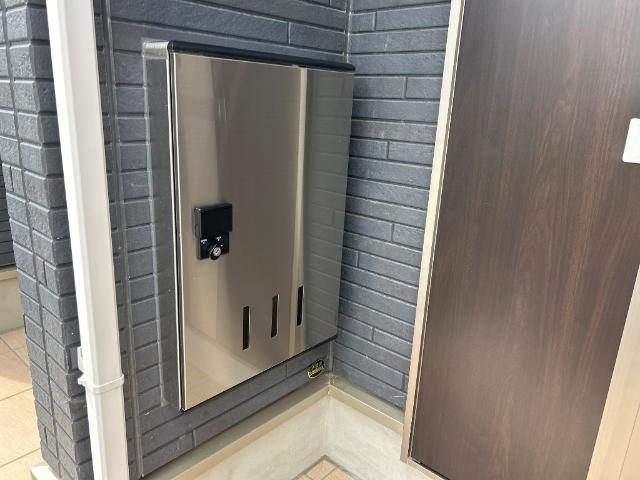 ヴィル・ナタール201号室 宅配BOX