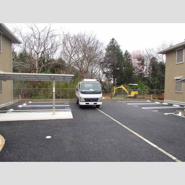 レジデンスヒルトップⅧ 駐車場