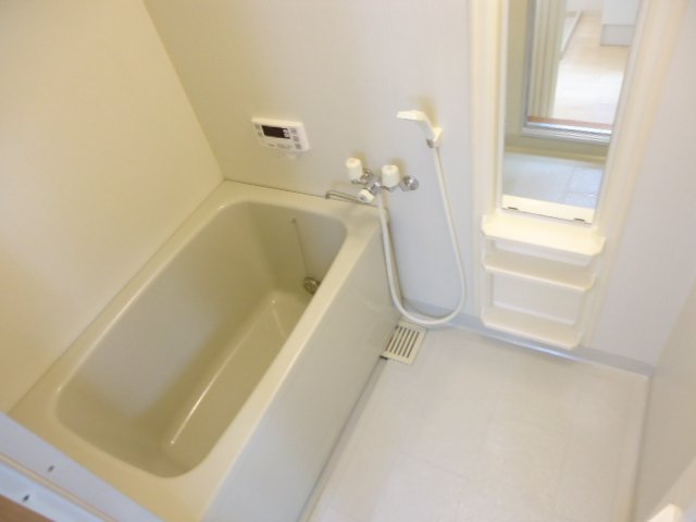 ヴィラ・マリアージュ101号室 バス