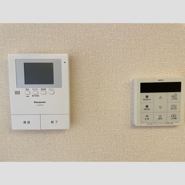 シャインアイリス　Ⅱ106号室 TV付きインターホン、追い炊き機能付き