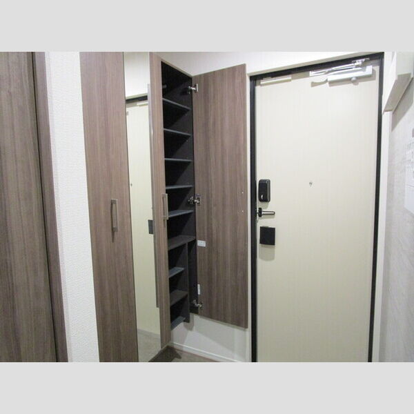 ラ・ペッシュ208号室 トールシューズボックス