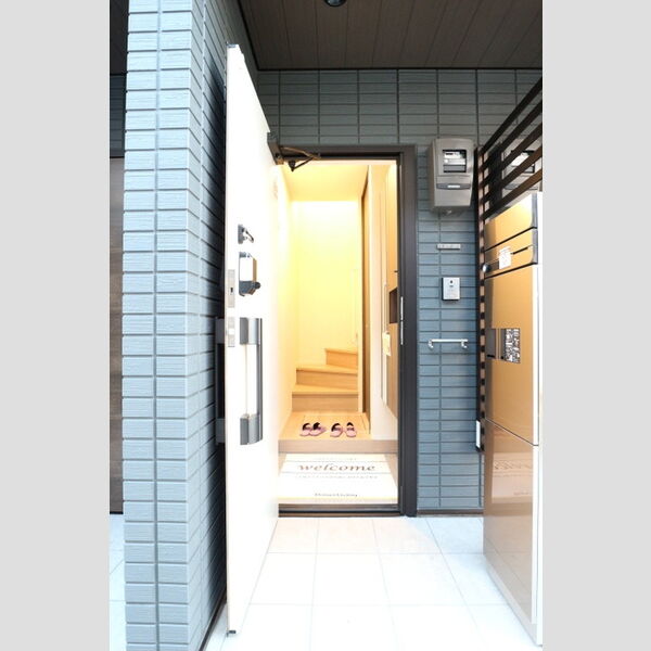 ルガーセグーロ　LugarSeguro205号室 玄関