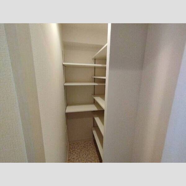 ガーデンハウス 402号室　玄関収納