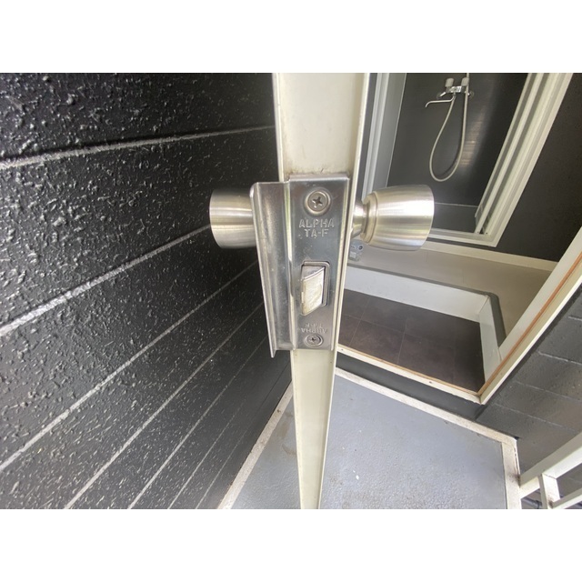 スリーパインズ 玄関