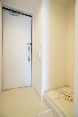 リブリ・Anela 玄関