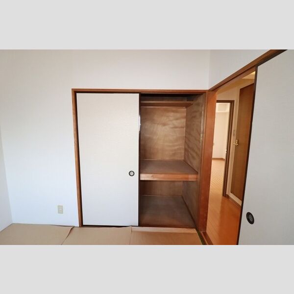 メゾン・フラワーヒル103号室 和室　押し入れ